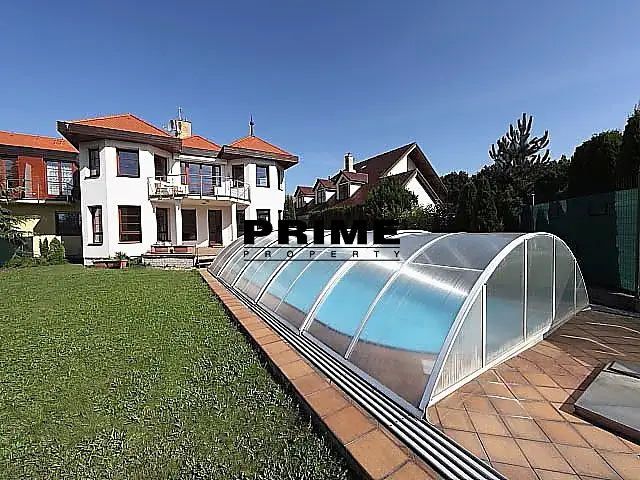 Pronájem rodinného domu 440 m², pozemek 1096 m²
